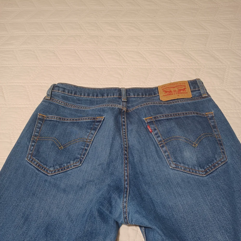 Levi's Blue Straight Jeans with Classic Fading - Picture 2 of 3
